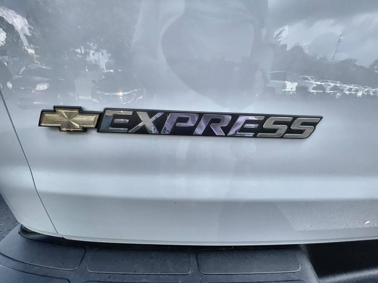 2022 Chevrolet Express Passenger LS - Photo 43