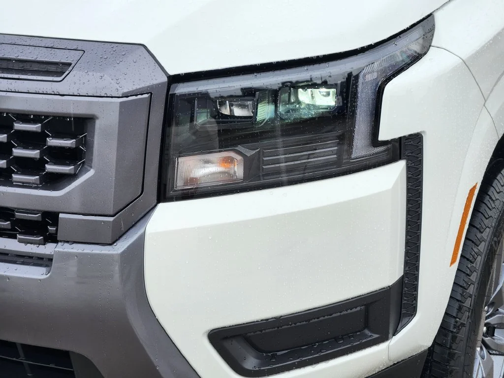 New 2027 Glacier White Nissan Crew Cab SV image 9