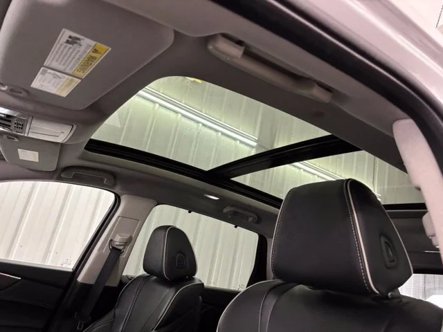 Used 2023  Acura Advance image 10