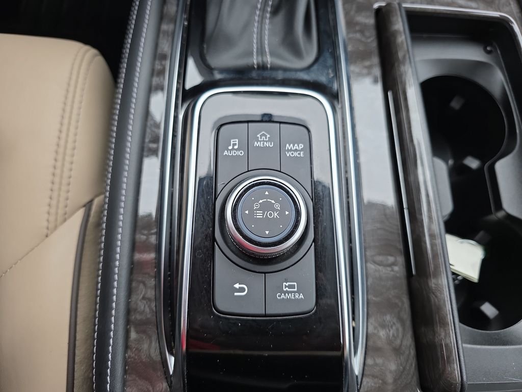 Used 2023 White Nissan Platinum image 31