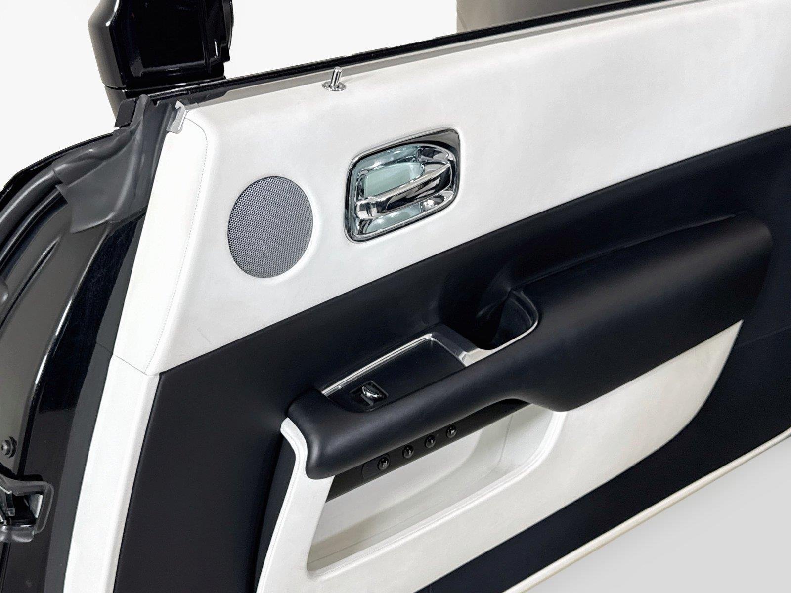 Used 2018 Obsidian Rolls-Royce  image 25