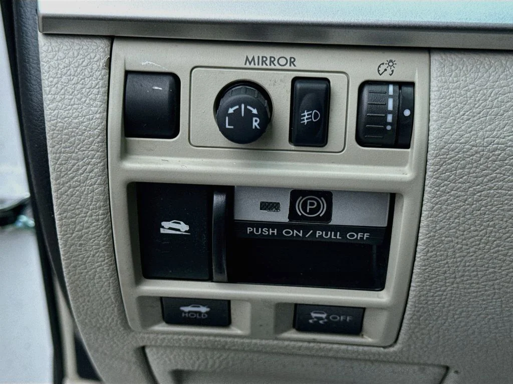 Used 2013 White Subaru 2.5i image 10