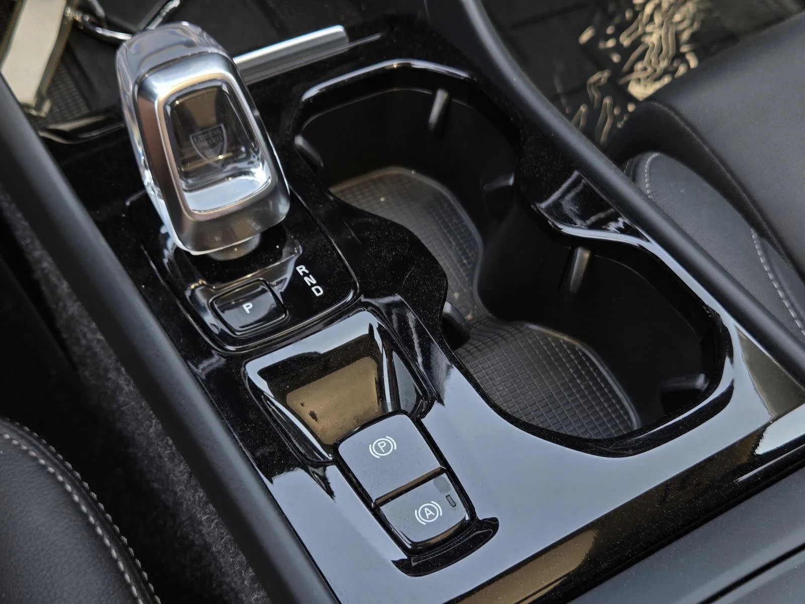 Used 2025 Black Volvo Plus Dark Theme image 23