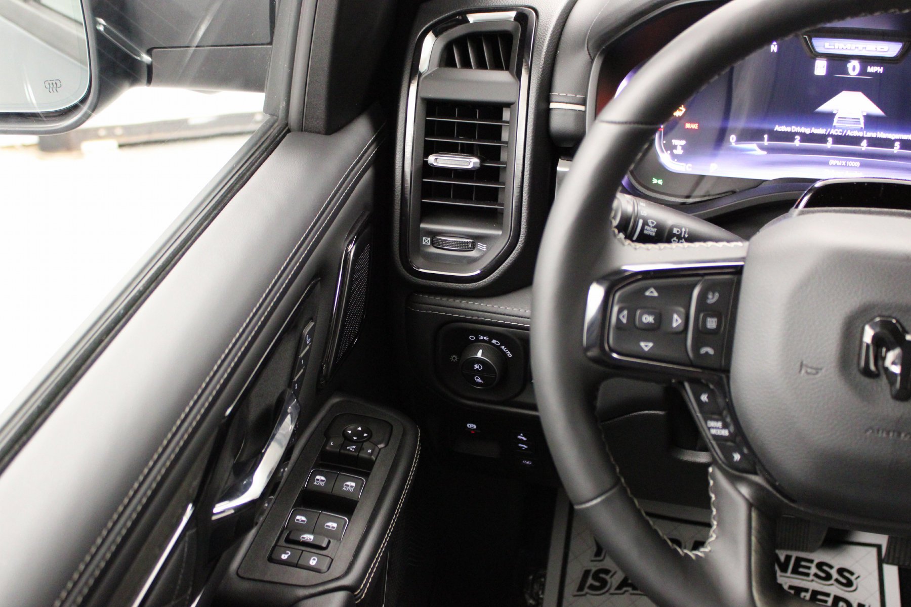 2026 RAM 1500 Limited - Photo 34