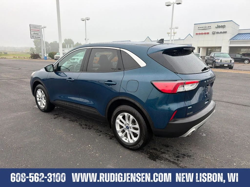 Used 2020 Green Ford SE image 3