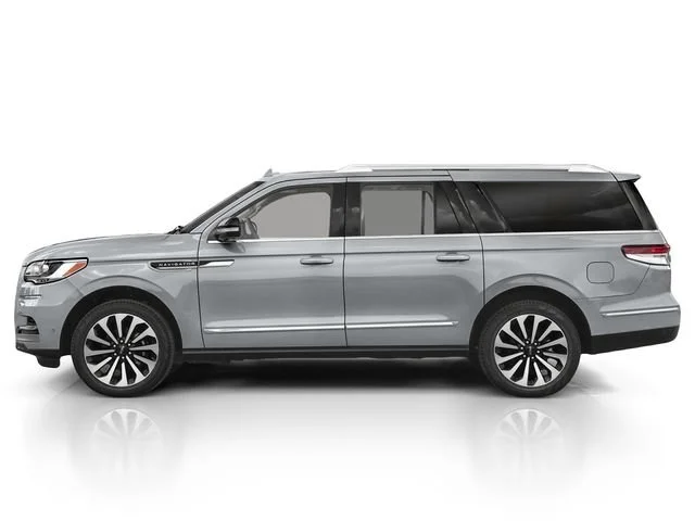 Used 2023  Lincoln Reserve image 3