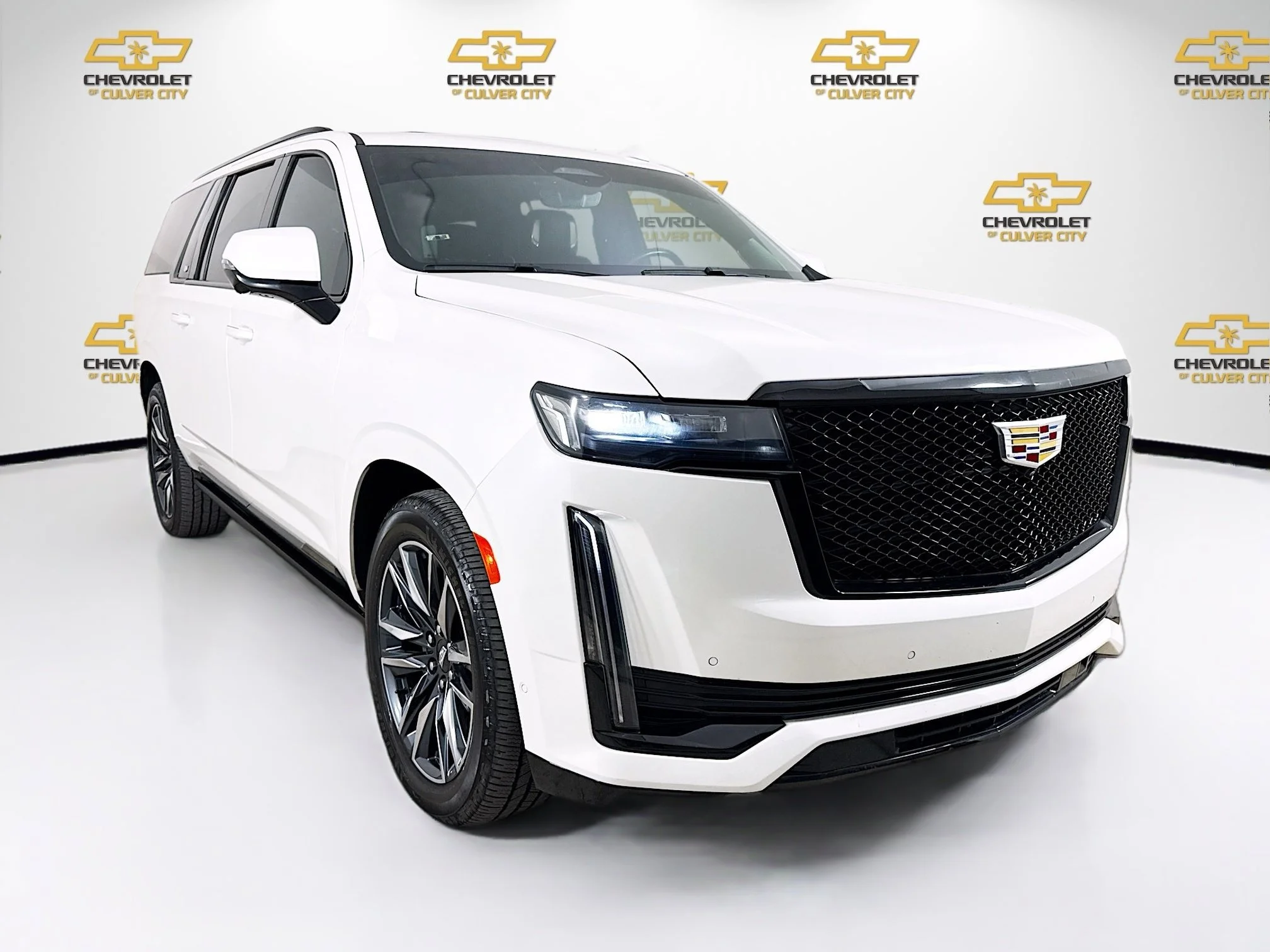 Used 2023 Crystal White Tricoat Cadillac Sport Platinum image 1