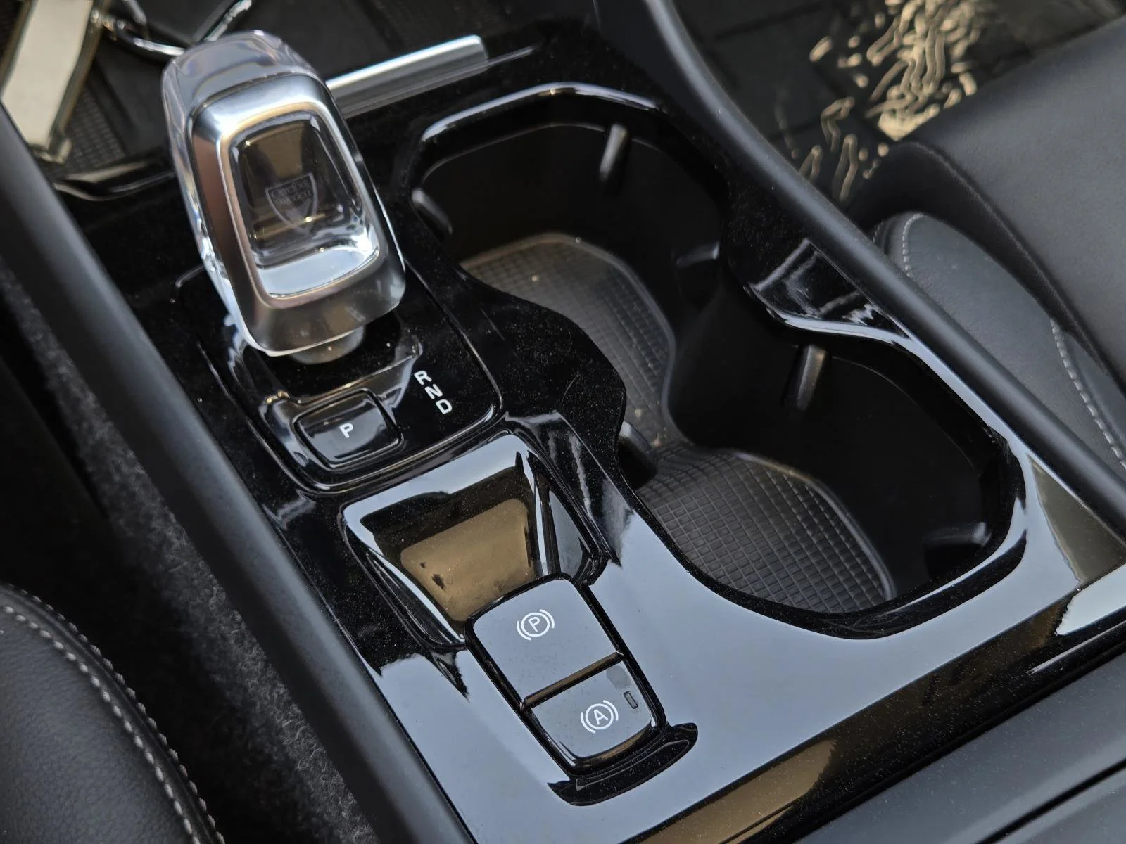 Used 2025 Black Volvo Plus Dark Theme image 23