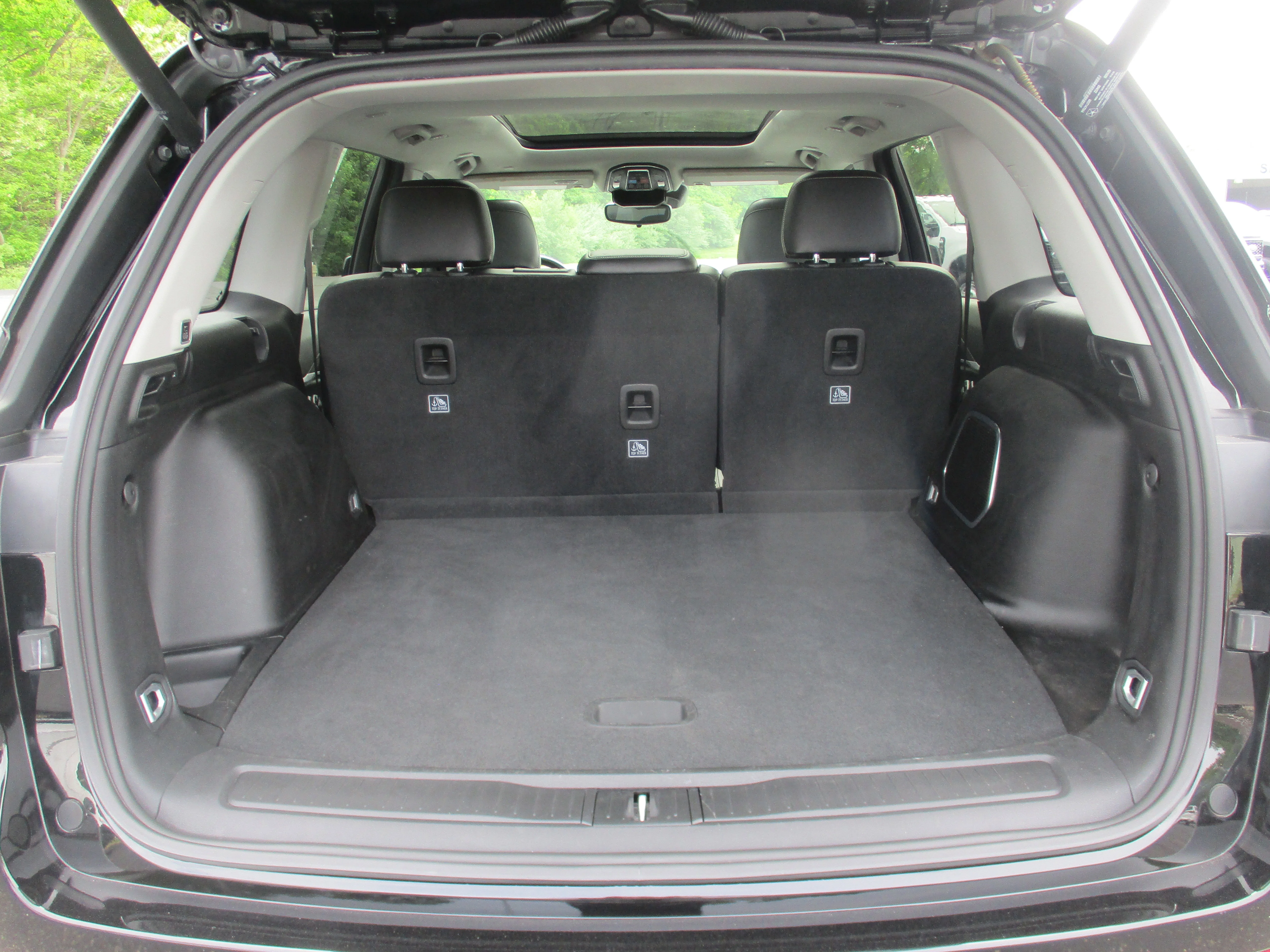 Certified Used 2022 Diamond Black Crystal Pearlcoat Jeep Limited image 45
