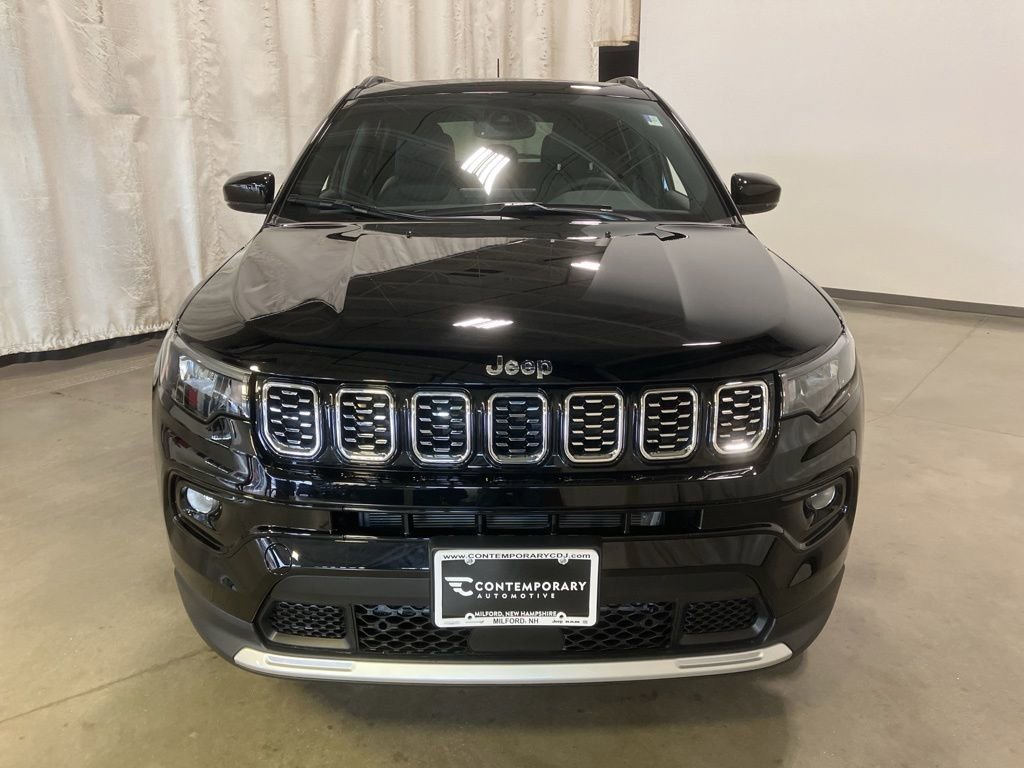 New 2026 Diamond Black Crystal Pearl-Coat Exterior Paint Jeep Limited image 17