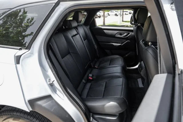 Used 2025  Land Rover Dynamic SE image 43