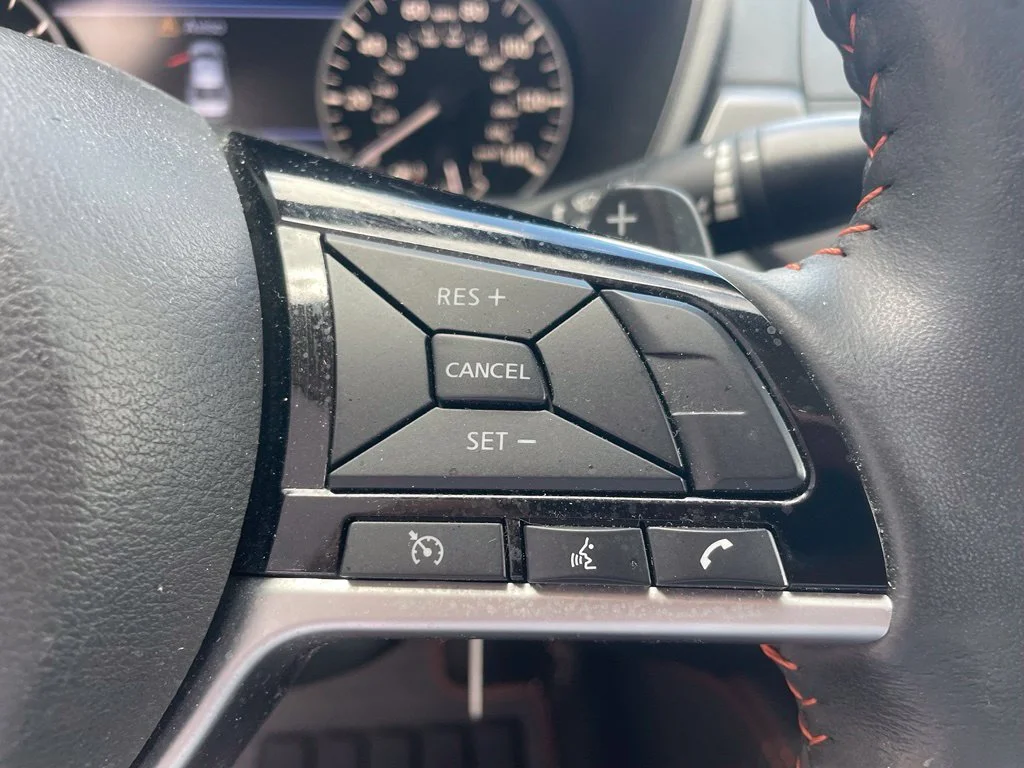 Used 2024 Red Nissan 2.5 SR image 9