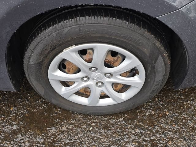 2012 Hyundai Accent GS - Photo 9