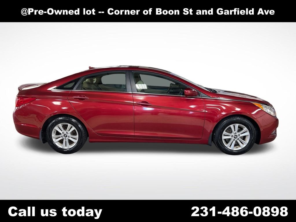 Used 2013 Red Hyundai GLS image 6