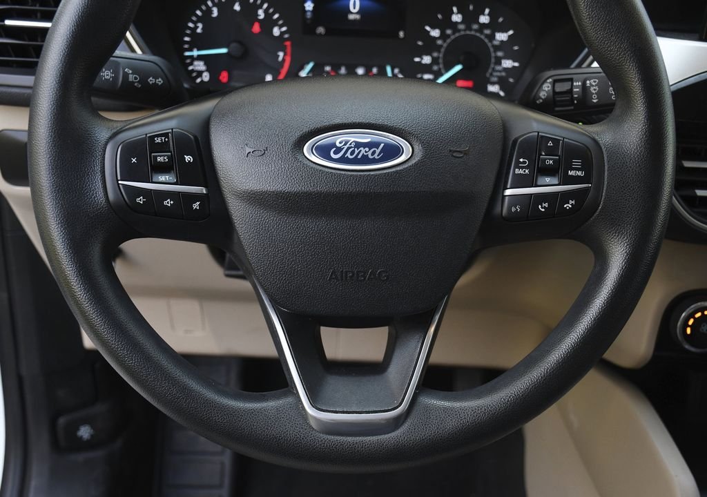 Used 2022 White Ford SE image 7