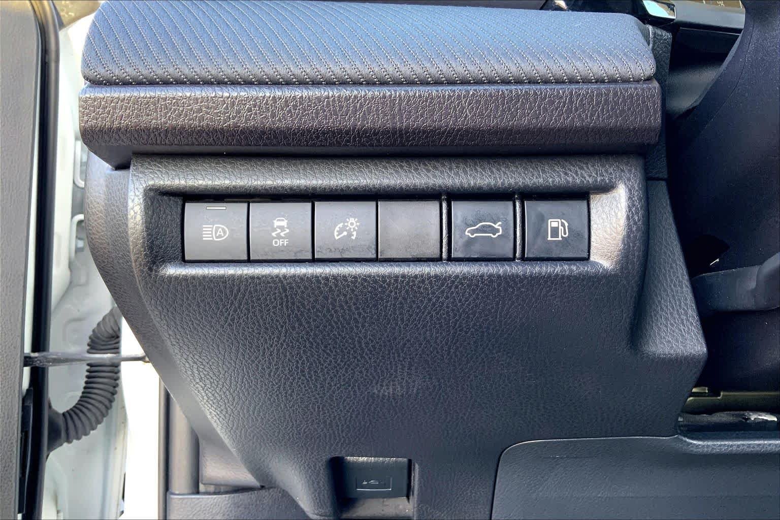 Used 2025 Ice Cap Toyota SE image 31