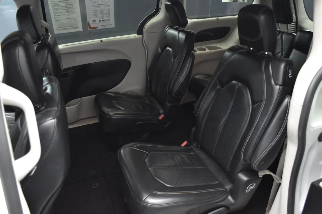 Used 2022 White Chrysler Touring L image 18