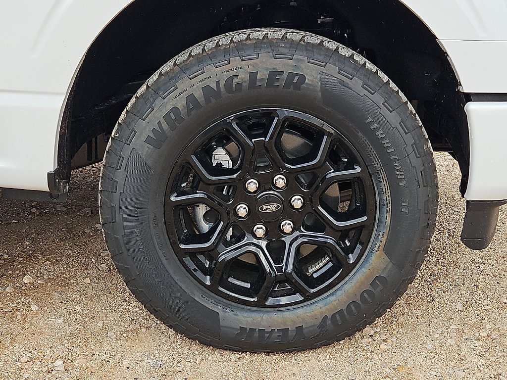 New 2026 Oxford White Ford XLT image 13