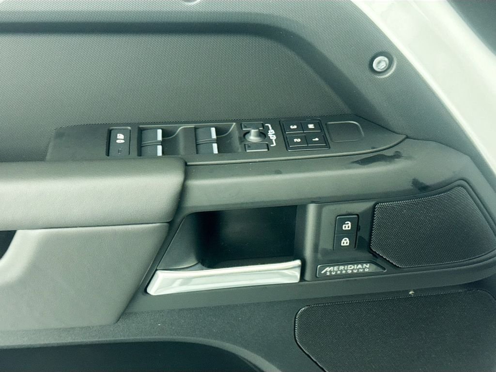 New 2026 Fuji White Land Rover X-Dynamic SE image 16