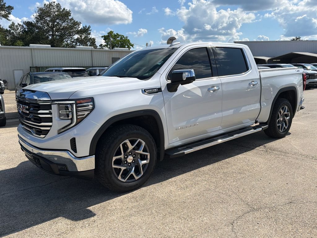 2023 GMC Sierra 4WD Crew Cab Short Box SLT's photo