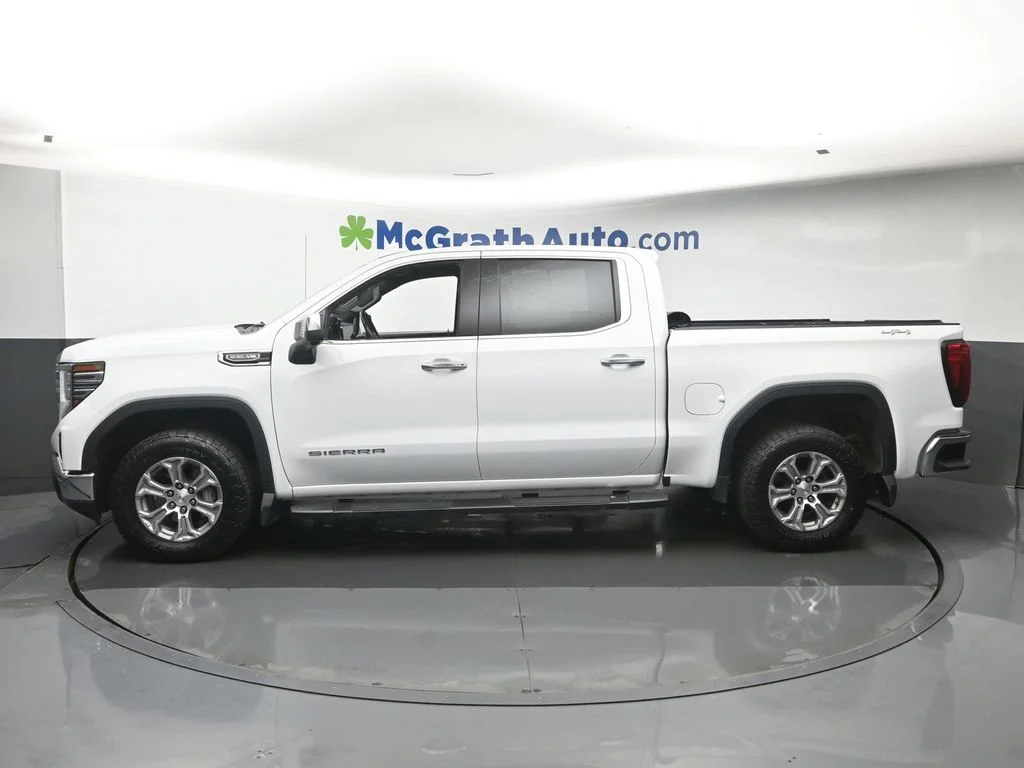 Used 2022 White GMC SLT image 22
