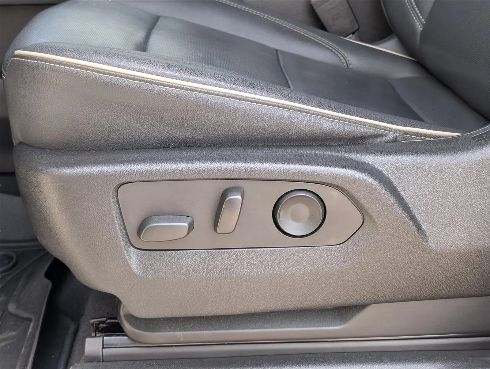 Used 2022 Summit White GMC SLT image 11