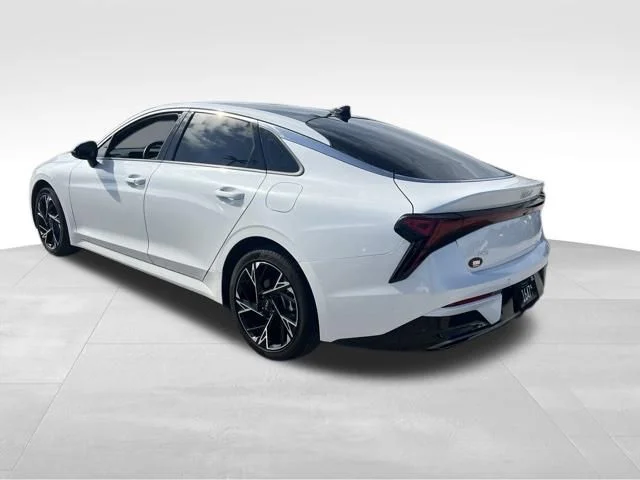 Used 2025 White Kia GT-Line image 5