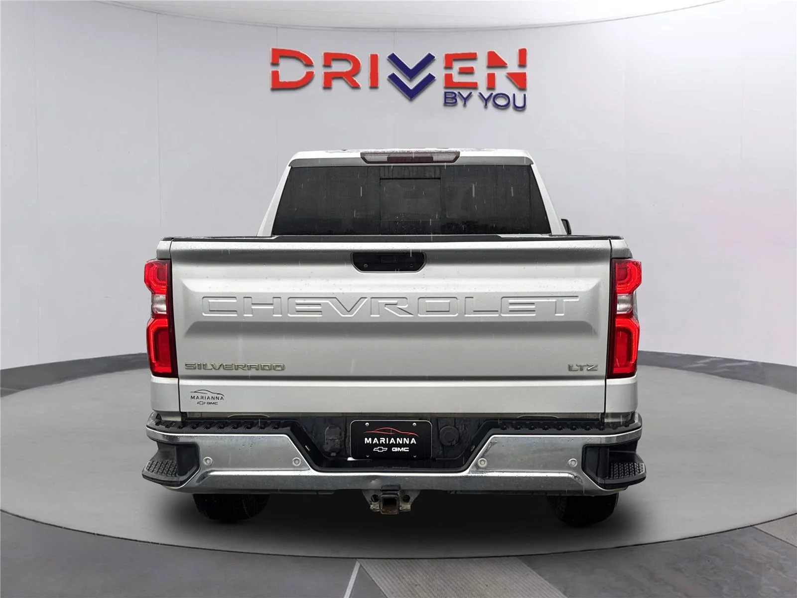 Used 2019 SILVER ICE METALLIC Chevrolet LTZ image 5