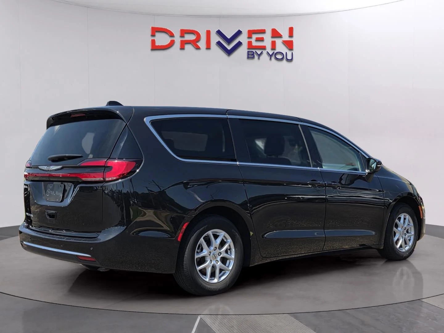 Used 2023 Brilliant Black Crystal Pearlcoat Chrysler Touring L image 5