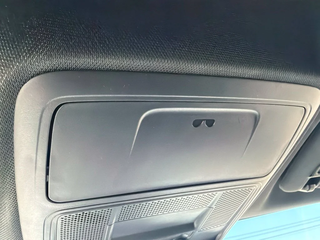 New 2027 Summit White Chevrolet LT image 32