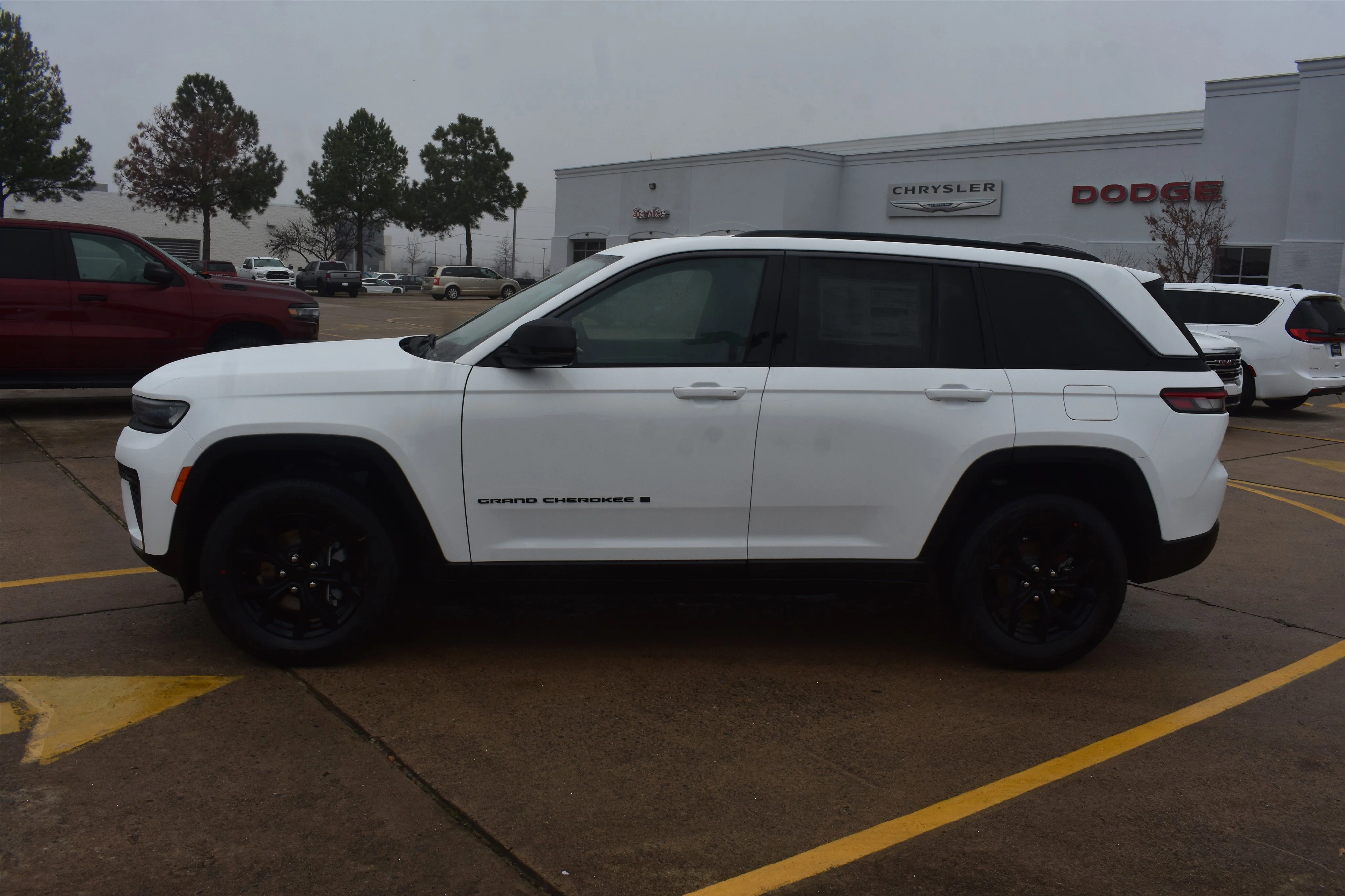 New 2026 Bright White Clearcoat Jeep Laredo Altitude image 9
