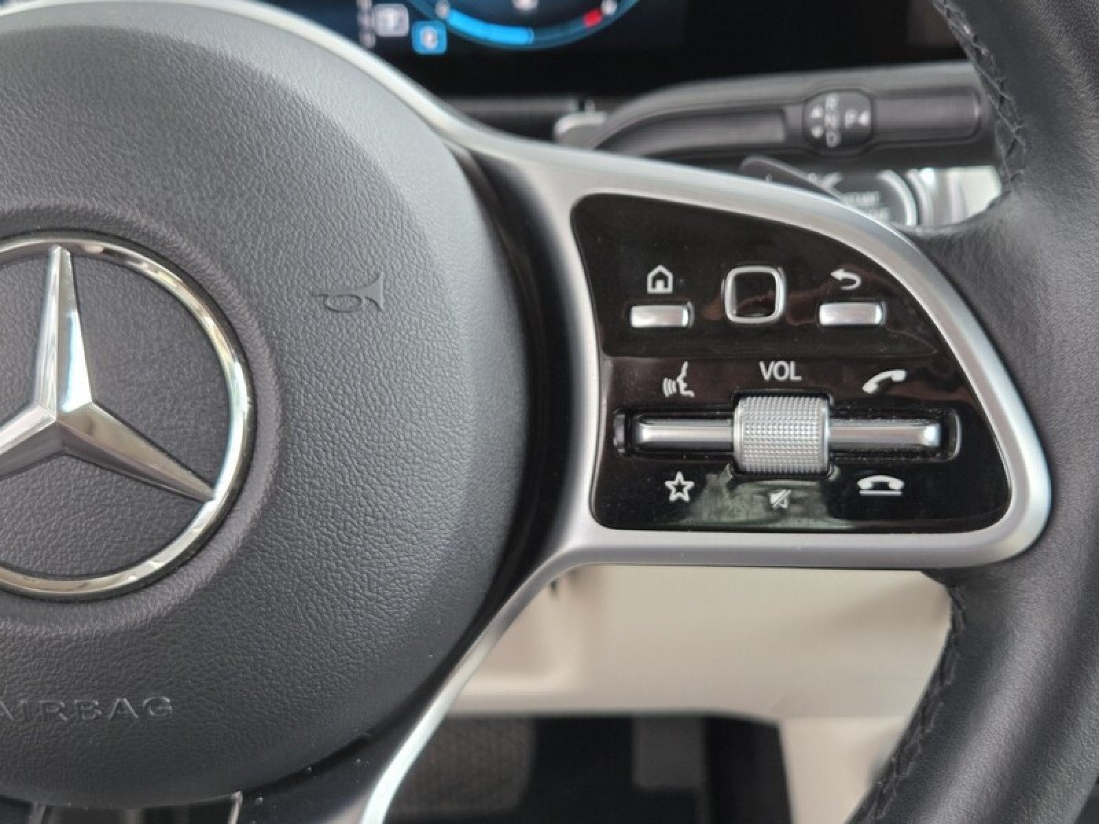 Certified Used 2022 Polar White Mercedes-Benz GLB 250 image 26