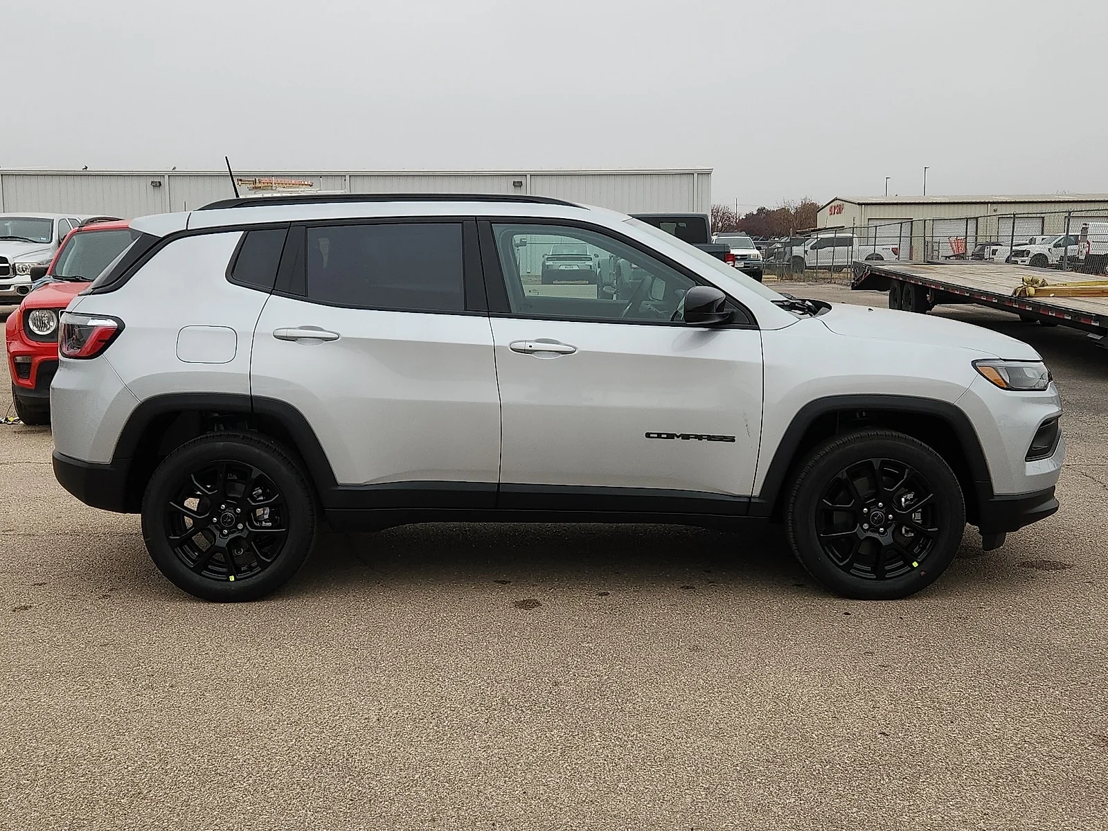 New 2026 Silver Zynith Metallic Clear-Coat  Paint Jeep LATITUDE ALTITUDE 4X4 image 5