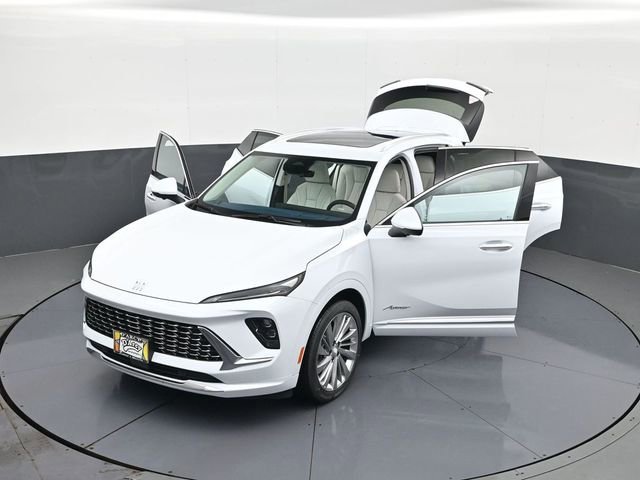 New 2026 Iridescent White Tricoat Buick Avenir image 30