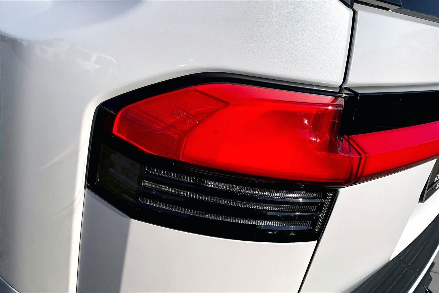 Used 2025 Eminent White Pearl Lexus Premium+ image 28
