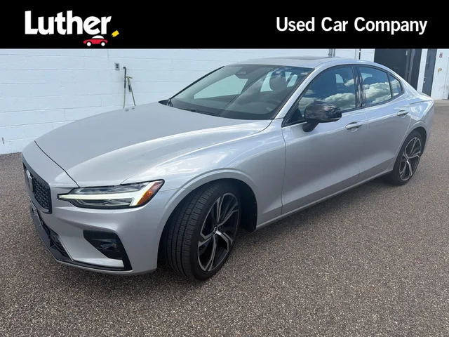 2024 Volvo S60 Core Dark Theme