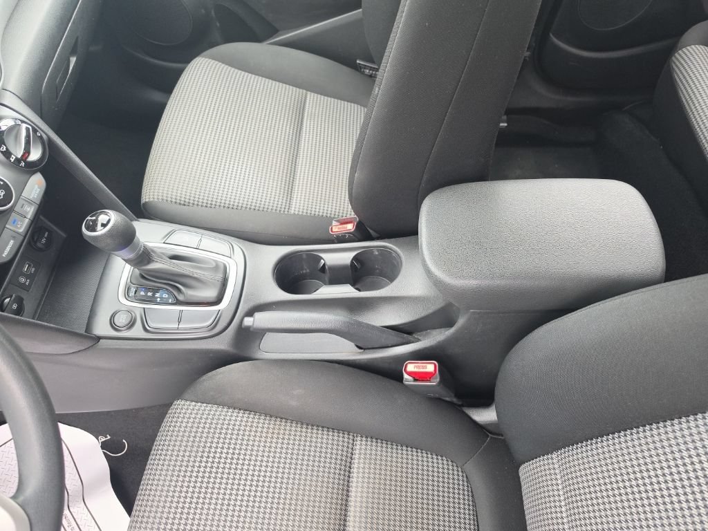 Used 2021 Silver Hyundai SE image 22