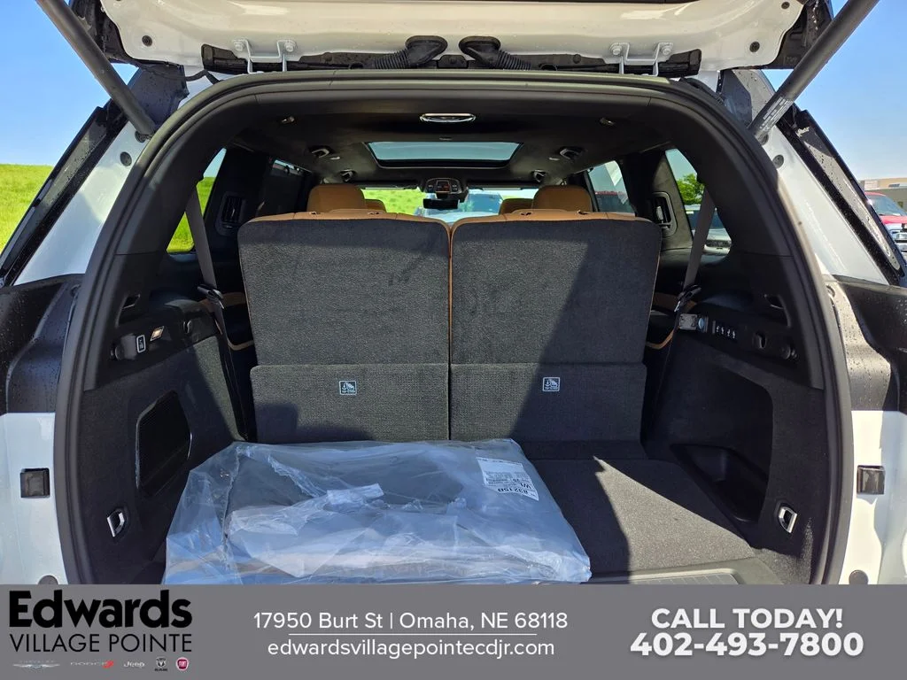 New 2026 Bright White Clear-Coat Exterior Paint Jeep Summit image 31