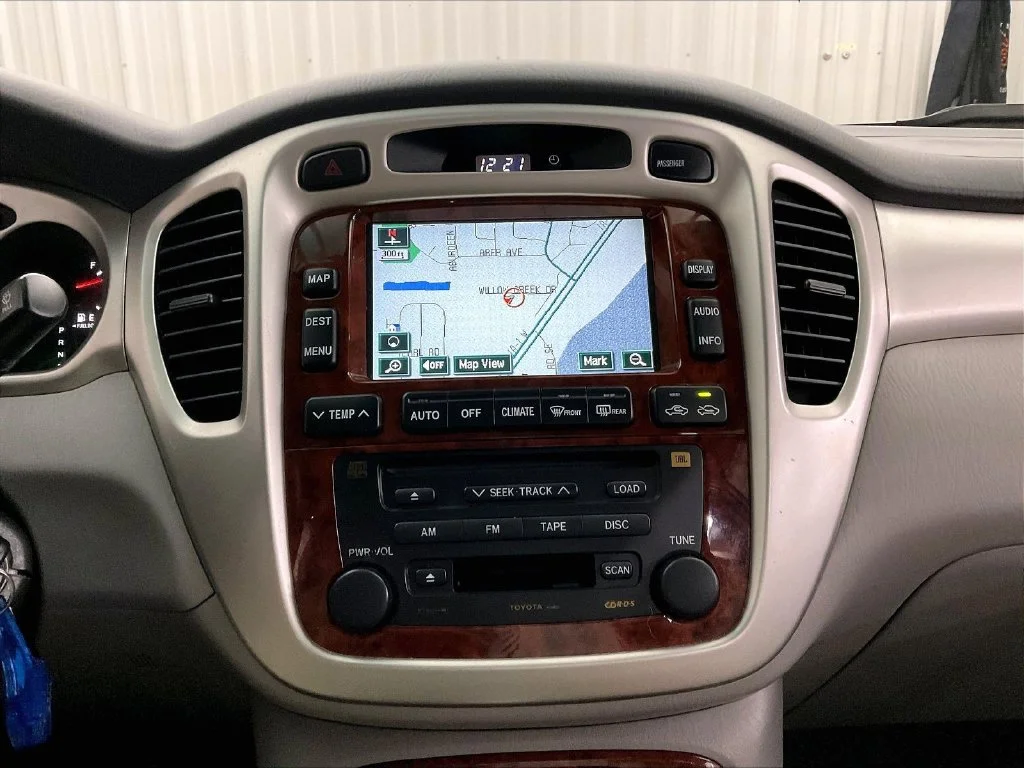 Used 2006 Silver Toyota Limited image 37