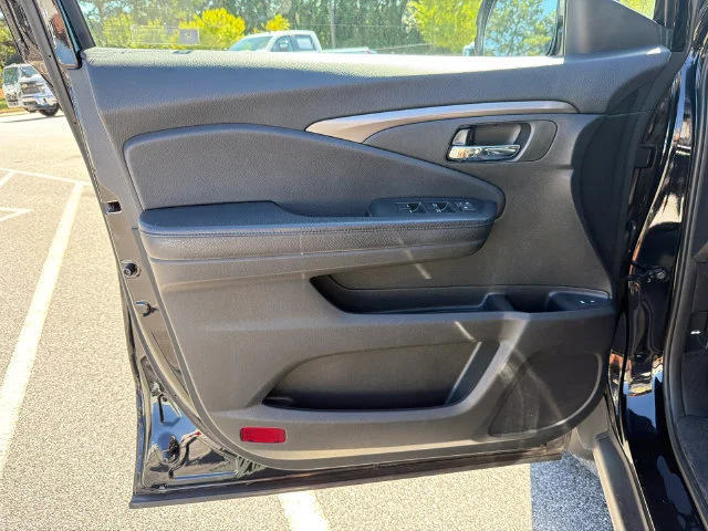 Used 2017 Black Honda EX-L image 10