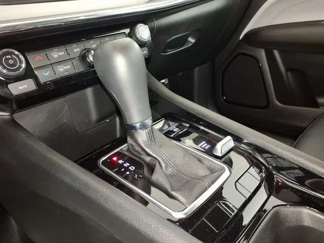 Used 2024 White Jeep Limited image 24