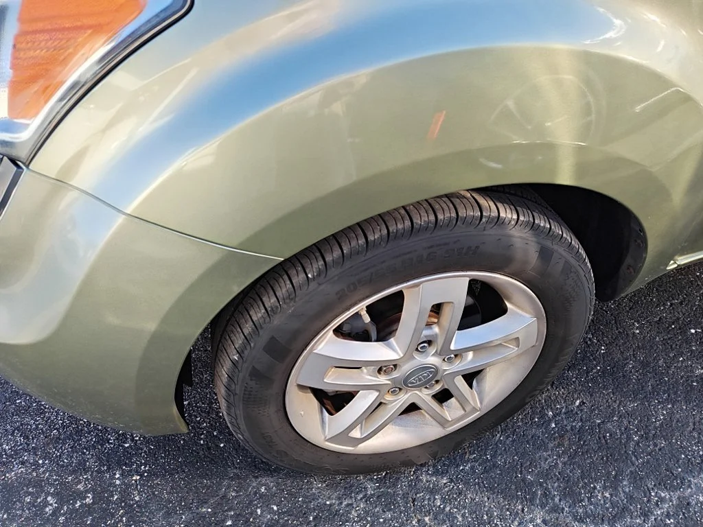 Used 2011 Green Kia Plus image 2