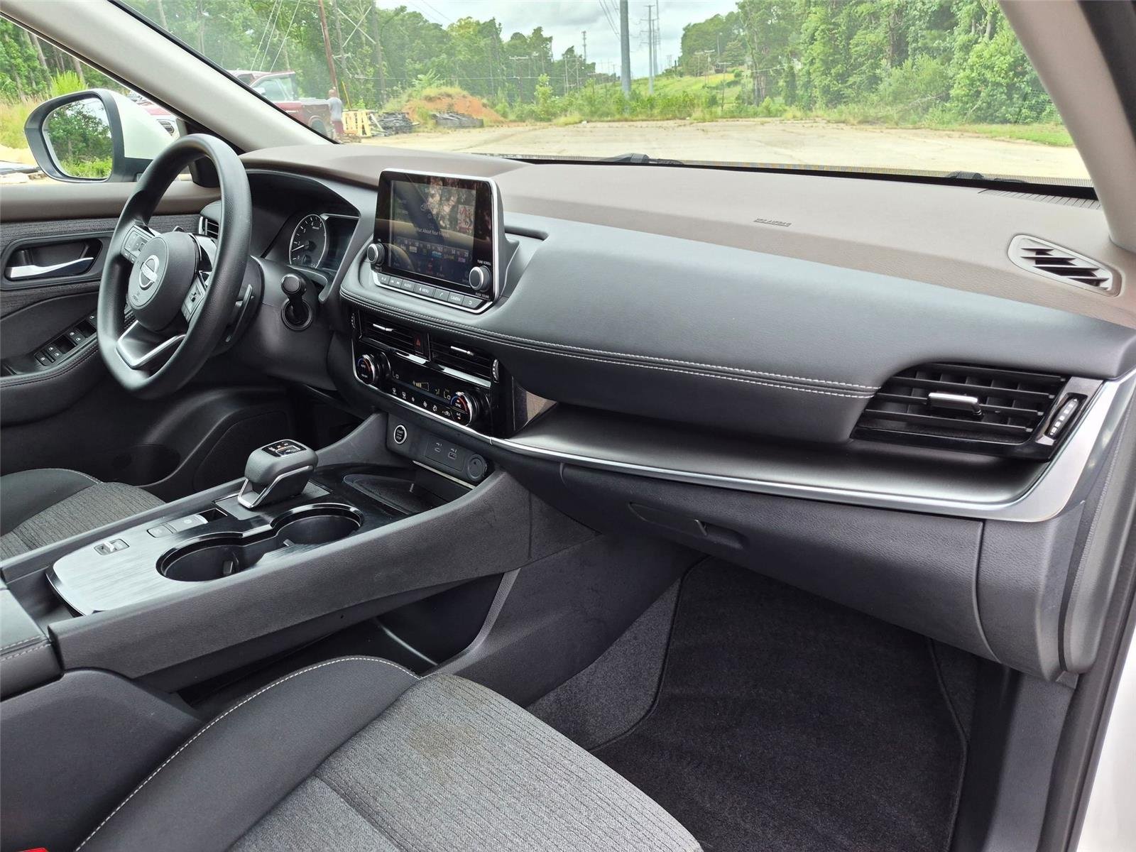 Used 2022 Pearl White Tricoat Nissan SV image 31