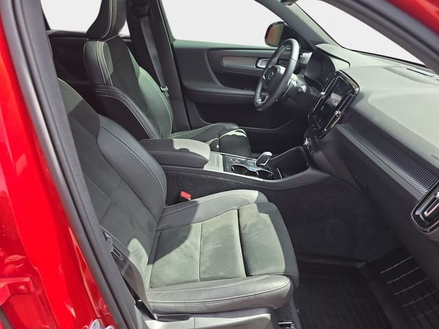 Used 2019 Red Volvo R-Design image 12