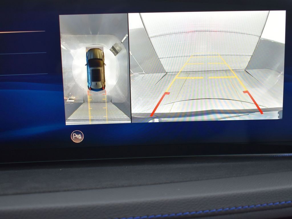 2025 CADILLAC XT4 - Image 18