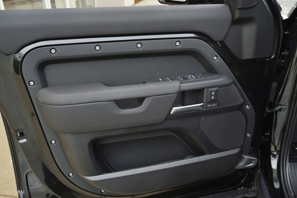New 2026 Santorini Black Land Rover X-Dynamic SE image 11