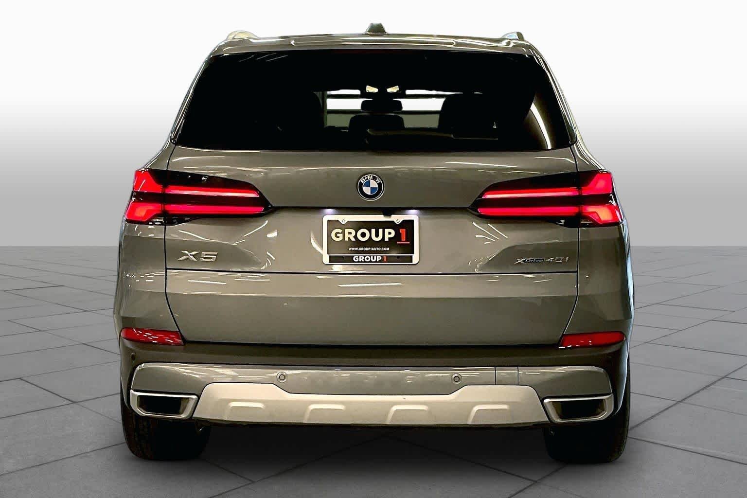 Used 2026  BMW xDrive40i image 5
