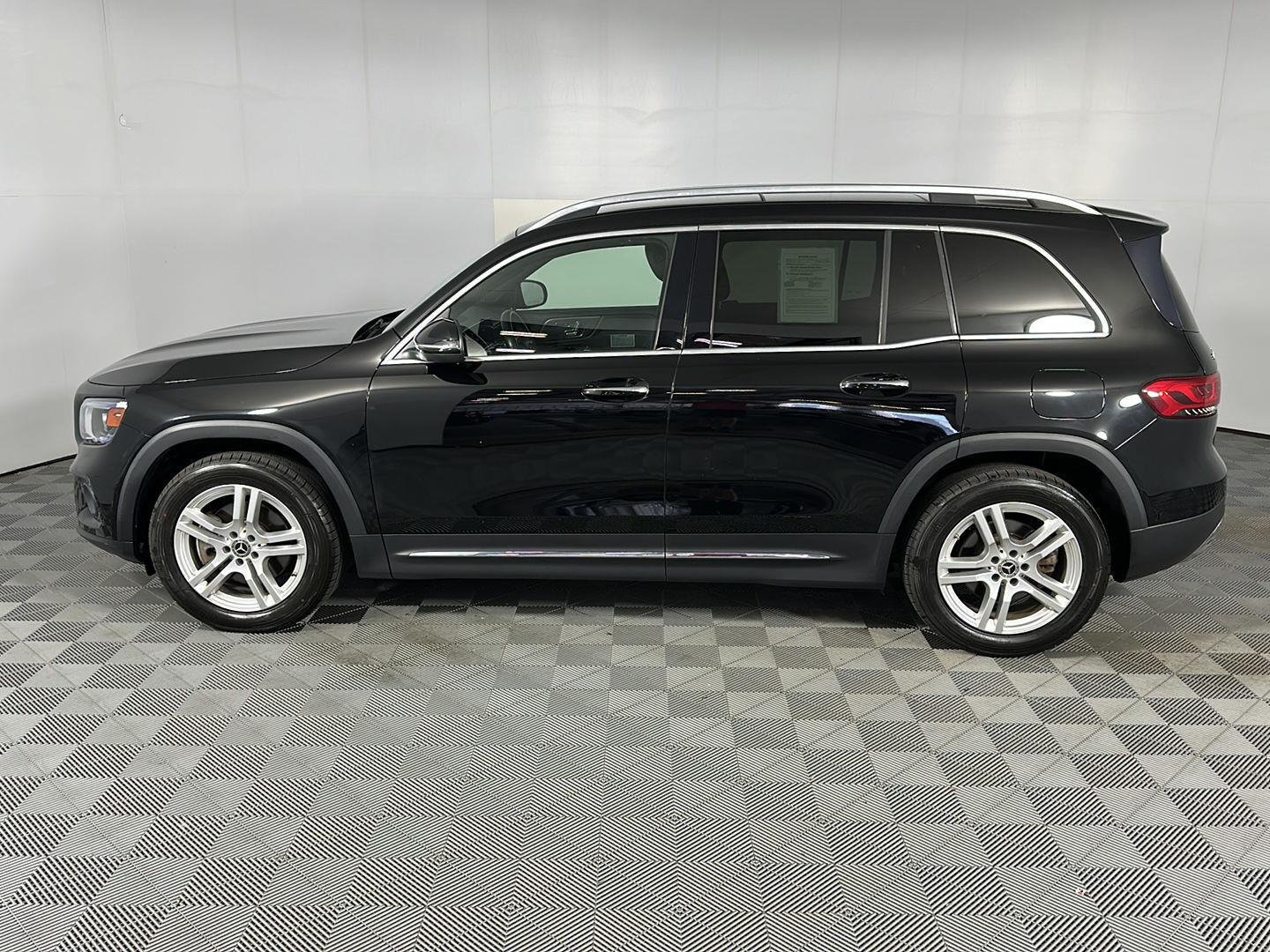 Used 2021 Cosmos Black Metallic Mercedes-Benz GLB 250 image 13