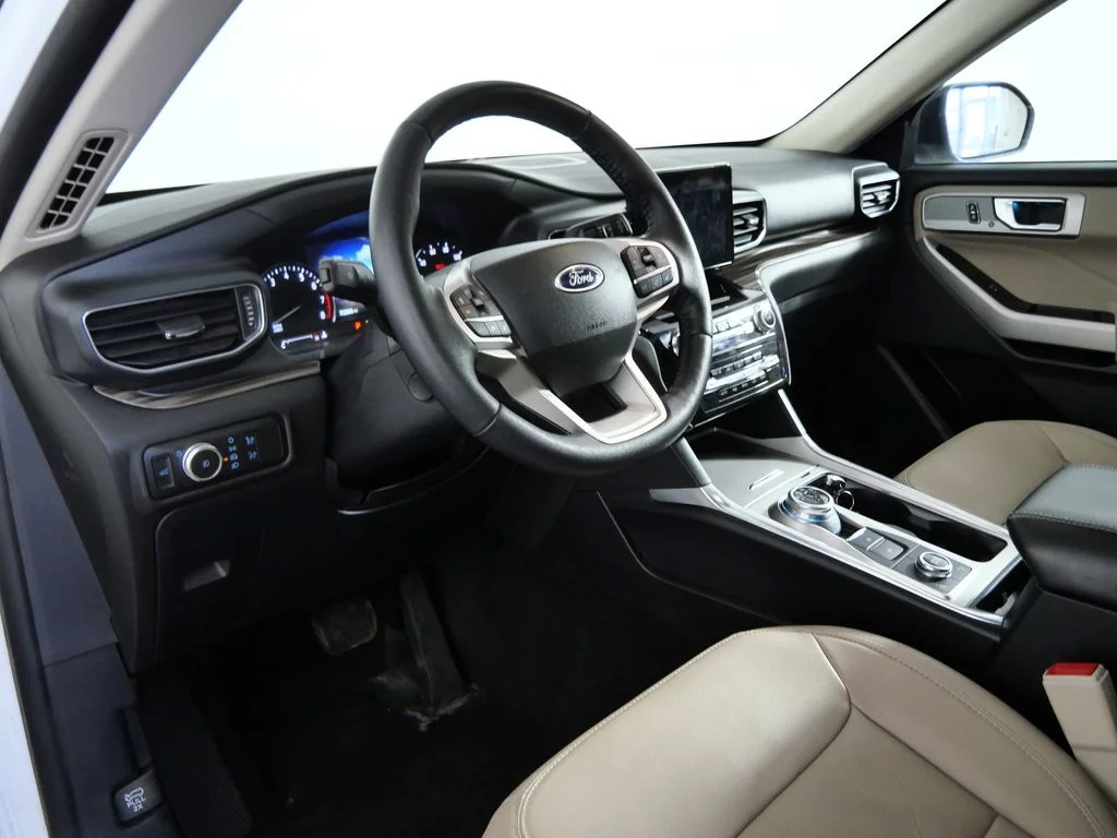Used 2022 White Ford Limited image 16