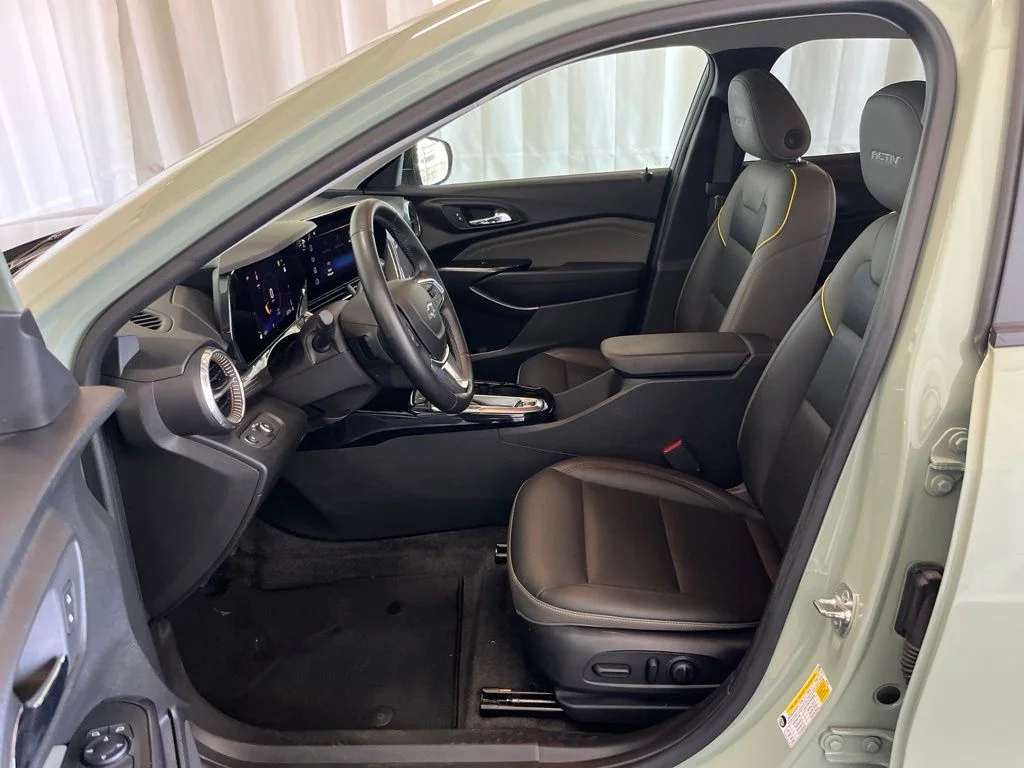 Used 2025 Green Chevrolet ACTIV image 3